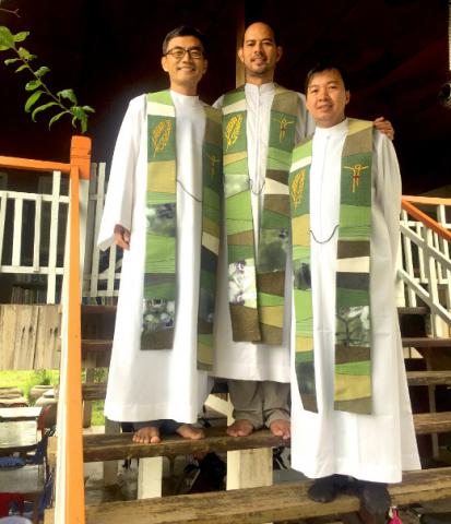 Jesuit Service Banteay Prieb Coordinator Fr Kwon Oh-chang SJ, Country Coordinator of Jesuit Service Cambodia Fr Gabriel Lamug-Nañawa SJ and Cambodia Mission Treasurer Fr Rudy Chandra Wijaya SJ wearing the Laudato si’ stole Jesuit Service Banteay Prieb Coordinator Fr Kwon Oh-chang SJ, Country Coordinator of Jesuit Service Cambodia Fr Gabriel Lamug-Nañawa SJ and Cambodia Mission Treasurer Fr Rudy Chandra Wijaya SJ wearing the Laudato si’ stole